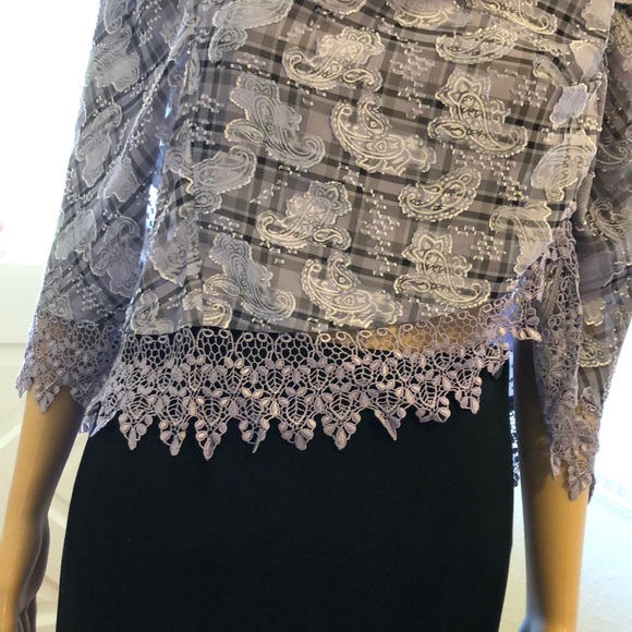 Beautiful lavender, scarves, poncho.in Tokyo. - Picture 6 of 7